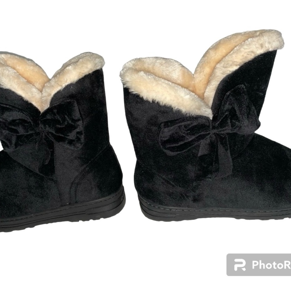 Women’s Black Slipper Boots with Faux Fur lining